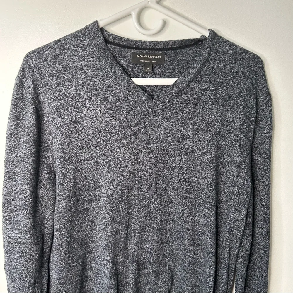 Banana Republic Premium Luxe Yarn Silk Cashmere Sweater Grey V-Neck medium